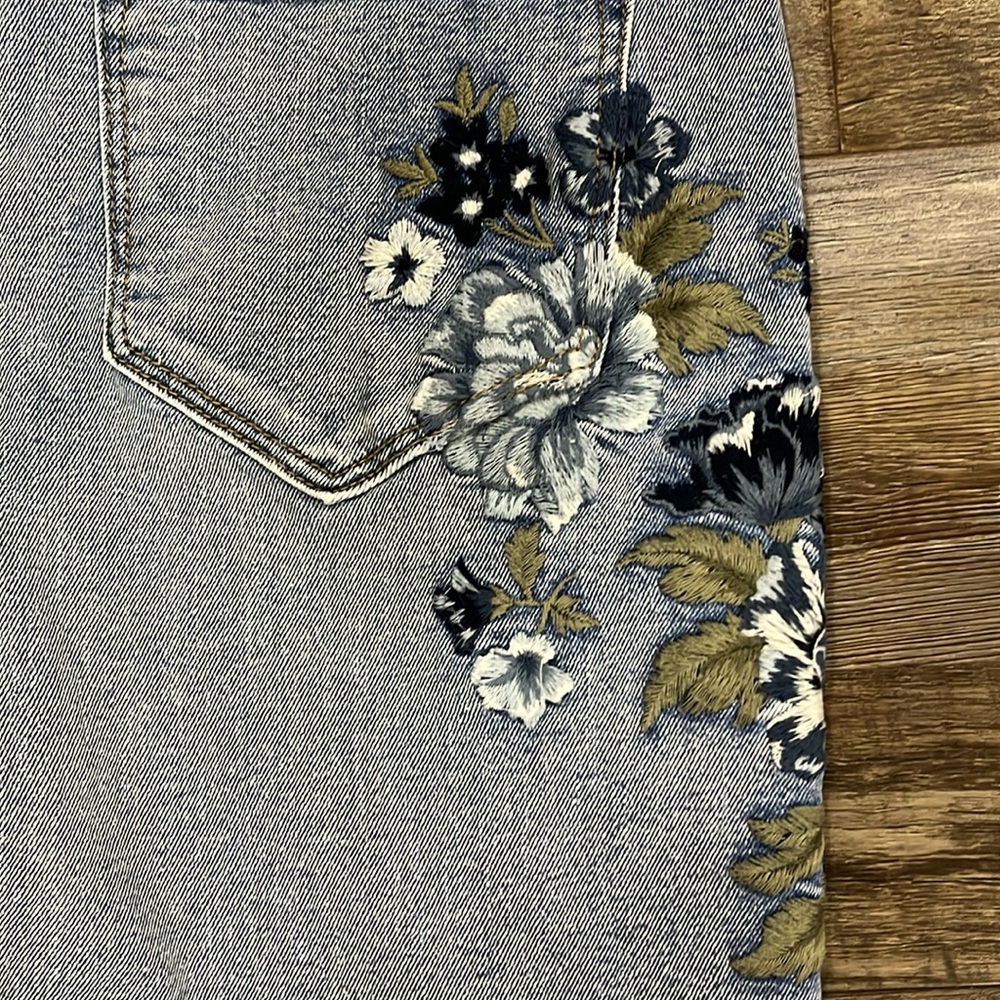 Driftwood Blue Bell Floral Bermuda Shorts Size 25 - Picture 3 of 9